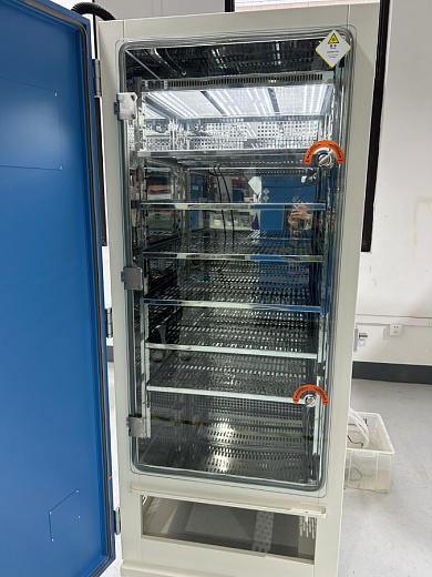 Климатическая камера постоянных условий «тепло-холод-освещение» для тестирования фотостабильности лекарств, +15...+65 ºC, 125 л, SHH-100GD, YSEI